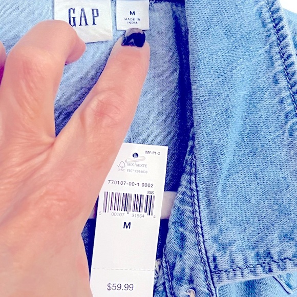 NWT GAP Women’s Denim Shirt w/ Pearl Snaps! - Picture 5 of 13
